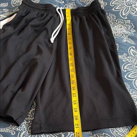 Men's NIKE Black Athletic Shorts- L - Picture 4 of 5